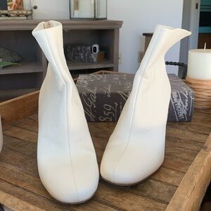 Josie 38 1/2 cream ankle booties, 3 1/2 heel, with zip up in back.